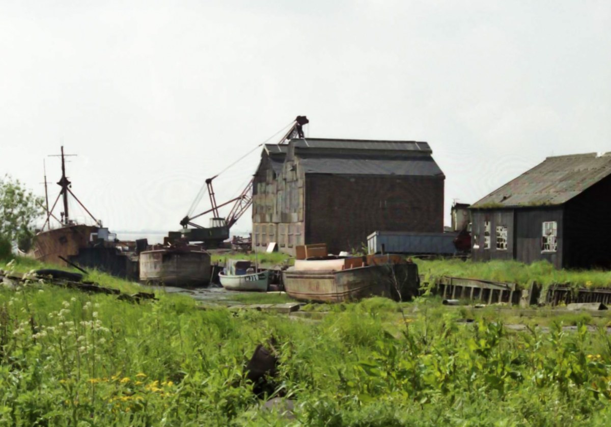 Hull Docks 1980s Part 1 by Bernard Sharp – Open Bridges